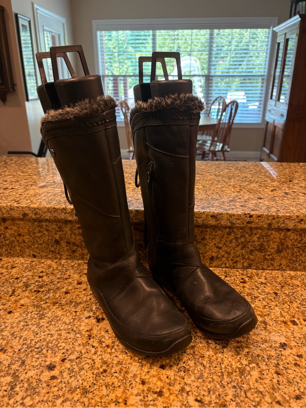 The North Face Janey Black Leather Primaloft Winter Boots size 7.5 Lace up Back